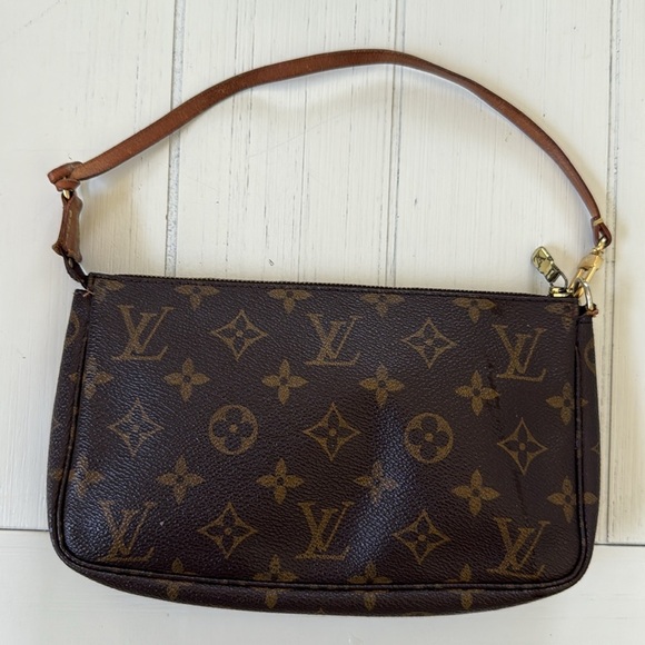 Louis Vuitton Pochette Monogram - Picture 2 of 8